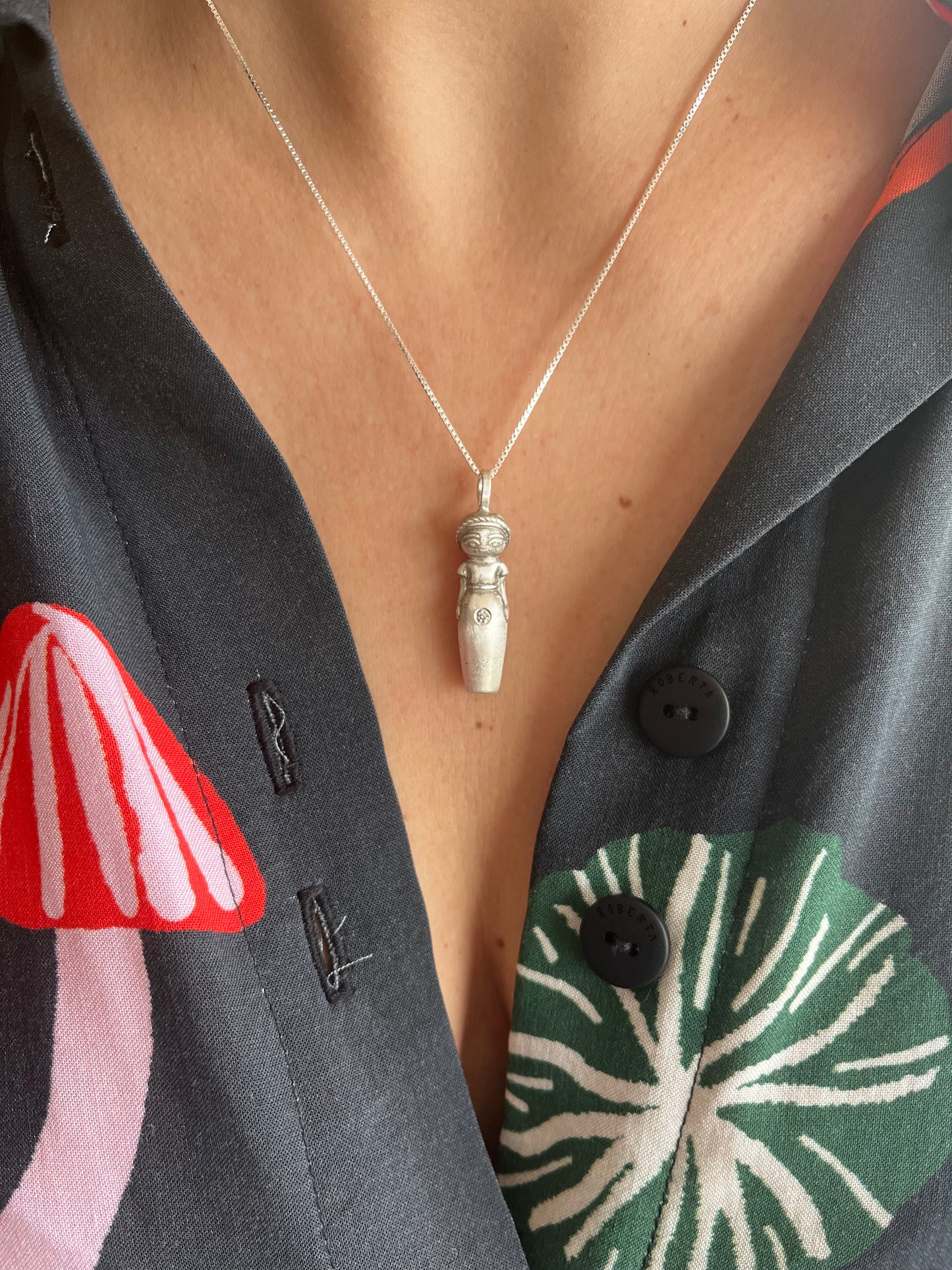 Amuleto Mujer Protectora (Pupa)