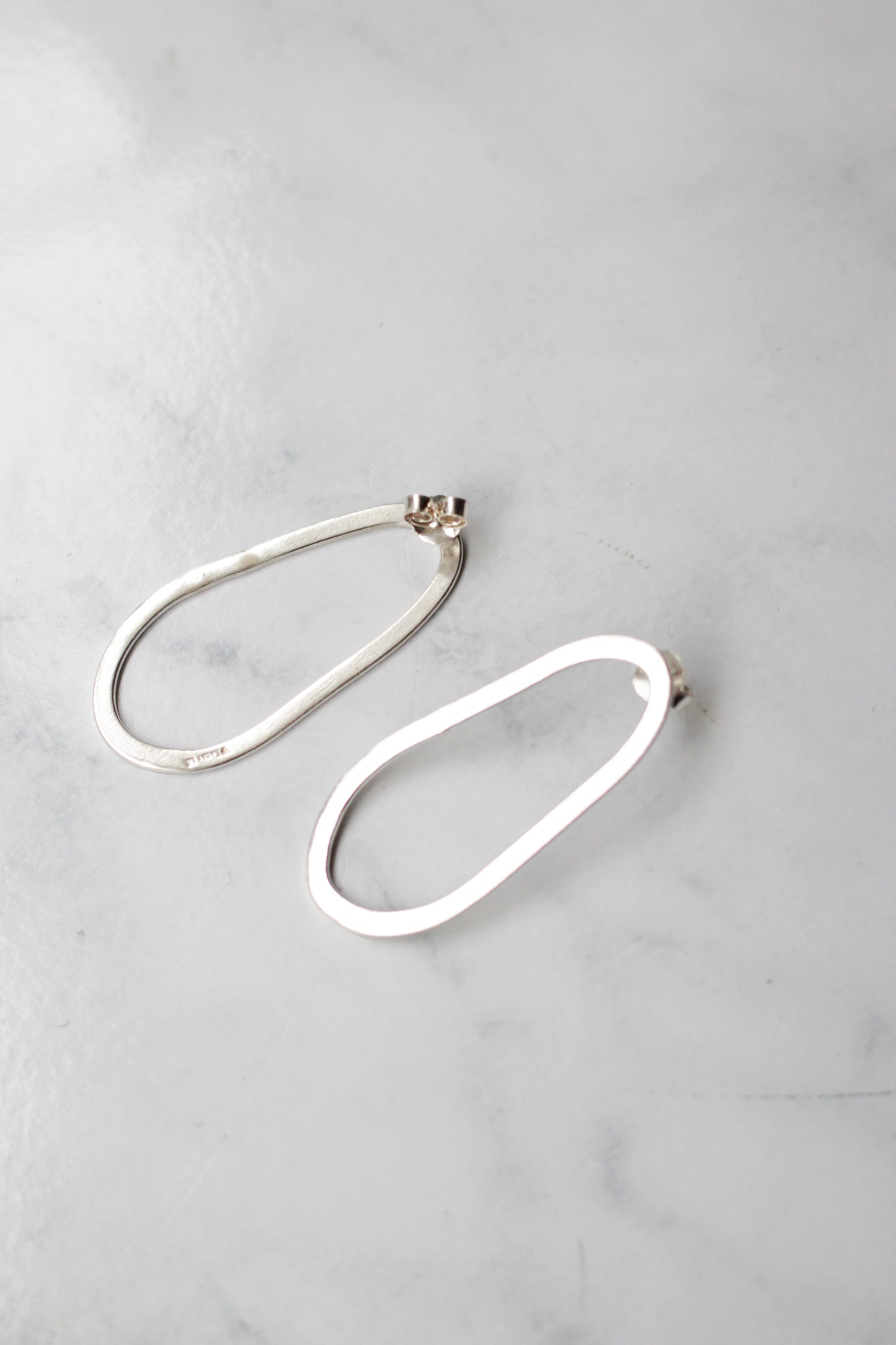 Aros Ovalo Irregular Plata - MINIMAL GOLD