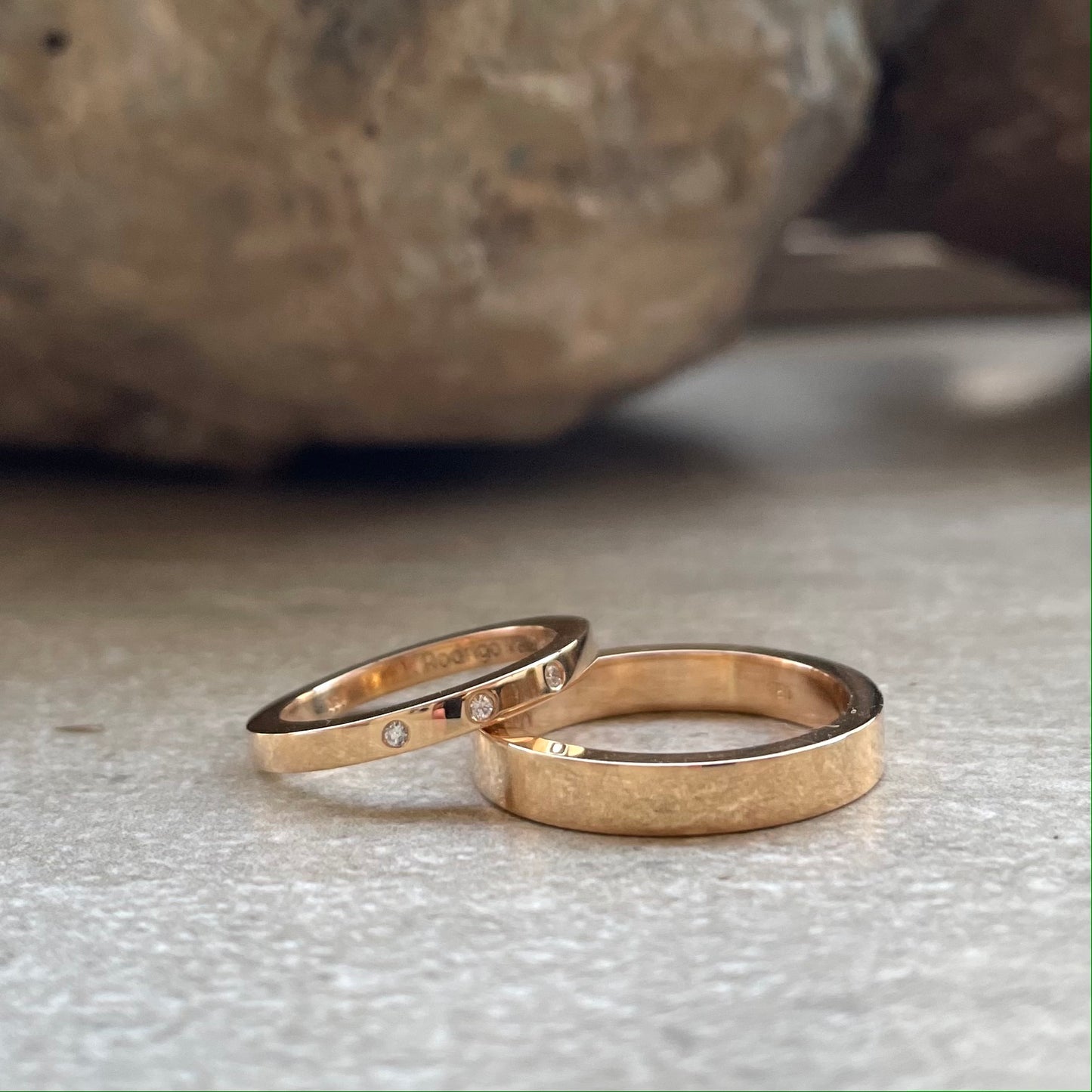 Argollas Corte Plano en Oro Rosado + Diamantes