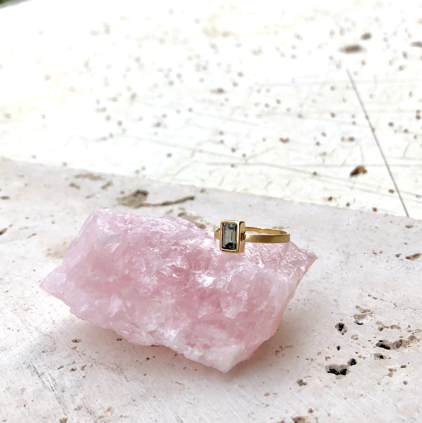 Anillo Oro + Turmalina - Nebulae