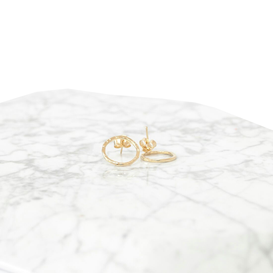 Aros Circulo chico forjado bañados en Oro - MINIMAL GOLD