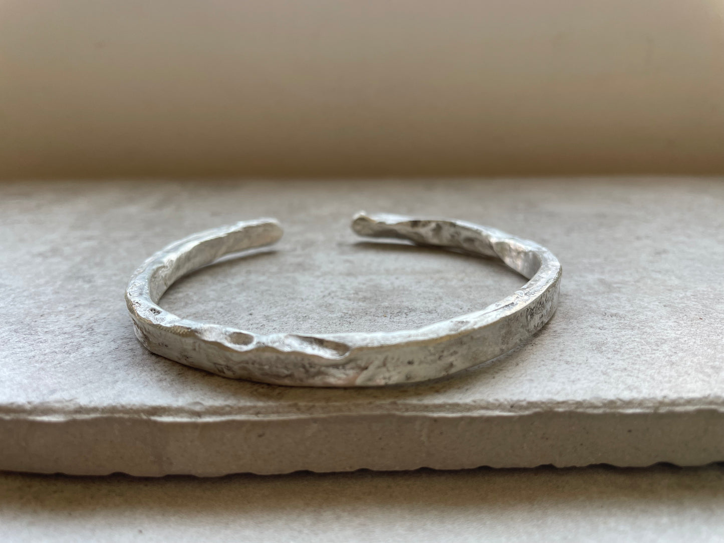 Brazalete texturado Plata